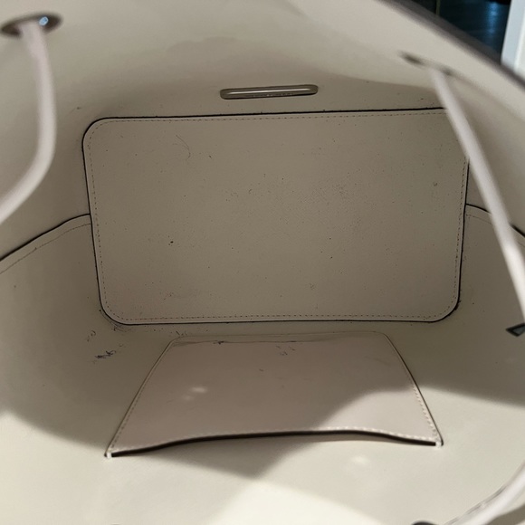 Michael Kors Suri Large Bucket Messenger Crossbody Bag Medium 10x10 - Picture 7 of 7